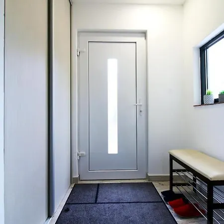 2 Bedrooms House With Enclosed Garden And Wifi At Slezska *