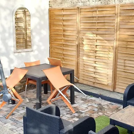 2 Bedrooms House With Enclosed Garden And Wifi At Slezska *