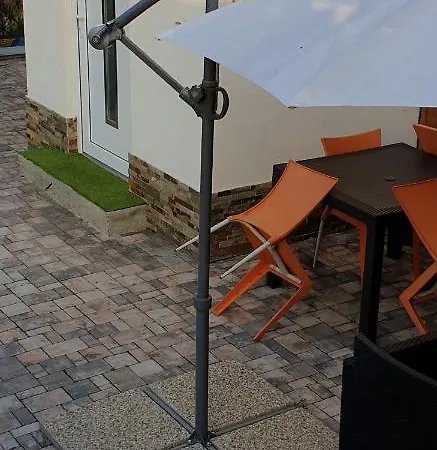2 Bedrooms House With Enclosed Garden And Wifi At Slezska Prázdninový dům